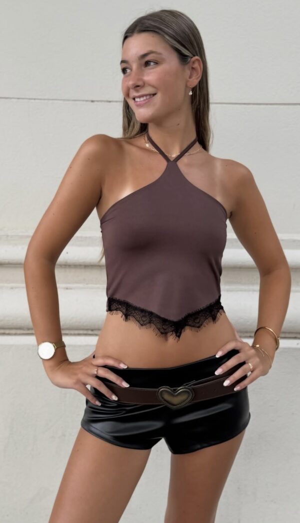 Top con puntilla